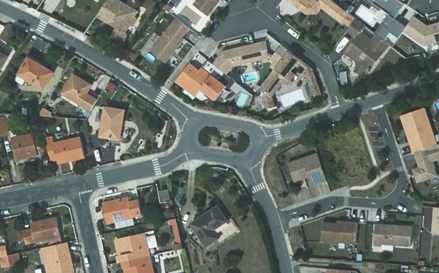 Vue aérienne du Rond-point anonyme n°106568766