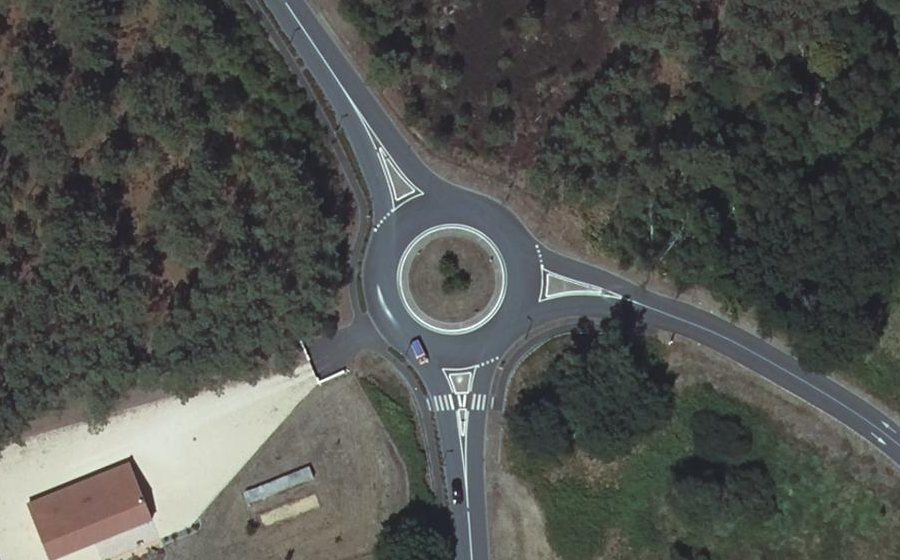 Vue aérienne du Rond-point anonyme n°1066027872