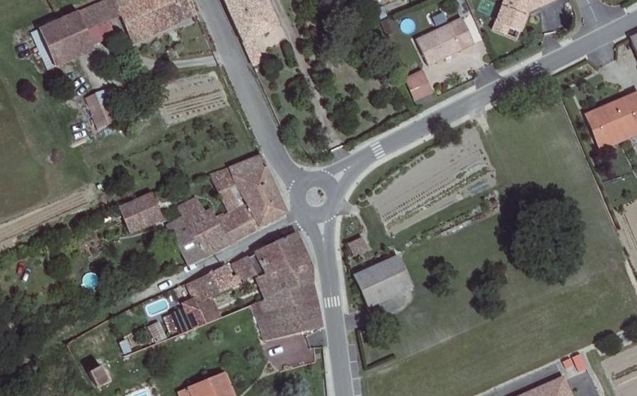 Vue aérienne du Rond-point anonyme n°1066168379