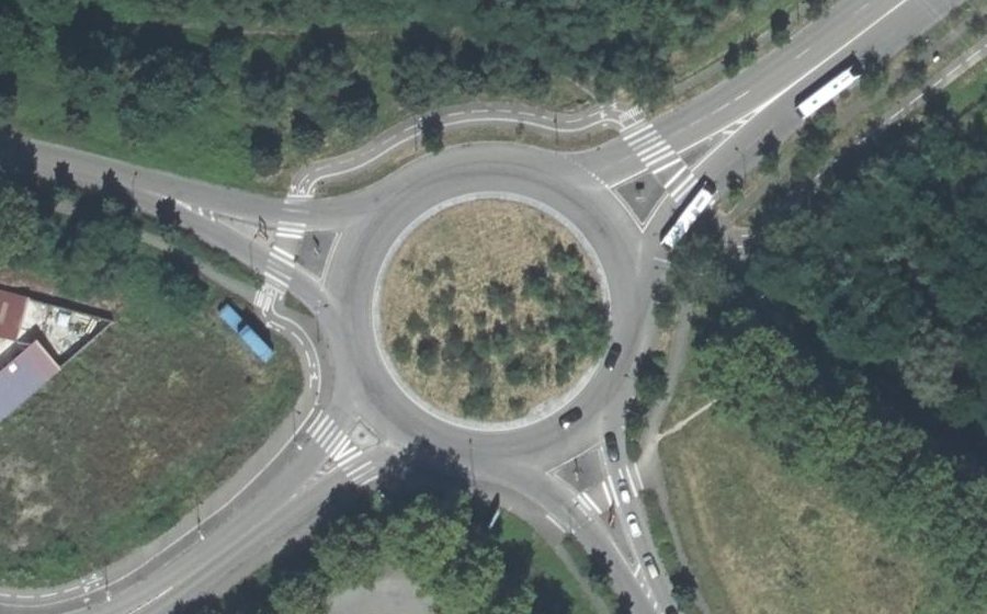 Vue aérienne du Rond-point anonyme n°106632296