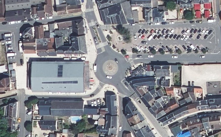 Vue aérienne du Rond-point anonyme n°106650559