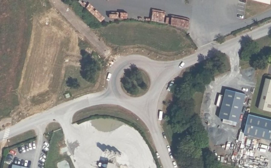 Vue aérienne du Rond-point anonyme n°106661192