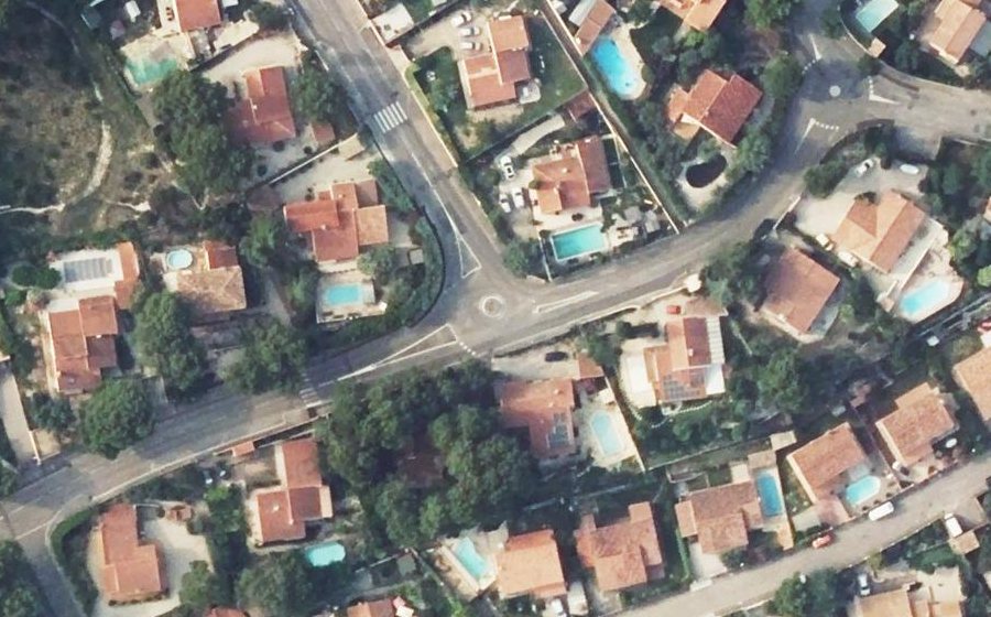 Vue aérienne du Rond-point anonyme n°1066641085