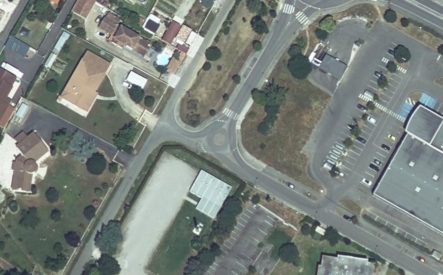 Vue aérienne du Rond-point anonyme n°106673553