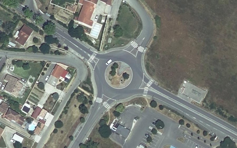 Vue aérienne du Rond-point anonyme n°106673558