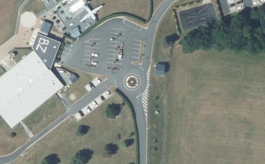Vue aérienne du Rond-point anonyme n°1067003965