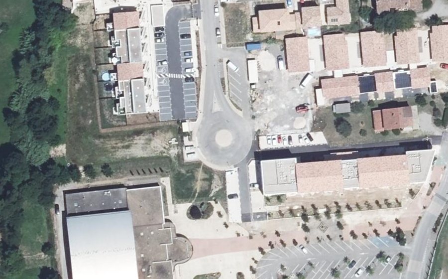 Vue aérienne du Rond-point anonyme n°1067257621