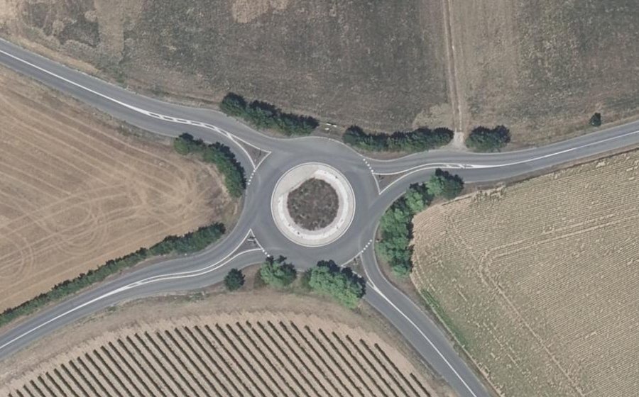 Vue aérienne du Rond-point anonyme n°106745369