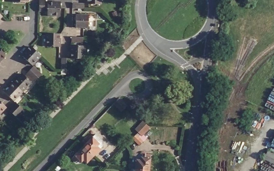 Vue aérienne du Rond-point anonyme n°1067851256