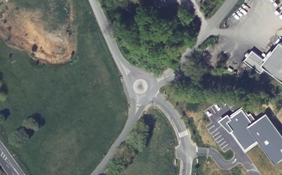 Vue aérienne du Rond-point anonyme n°1067920050