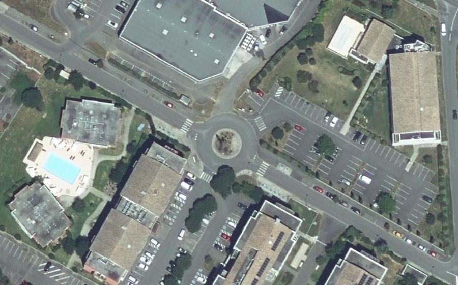 Vue aérienne du Rond-point anonyme n°106793370
