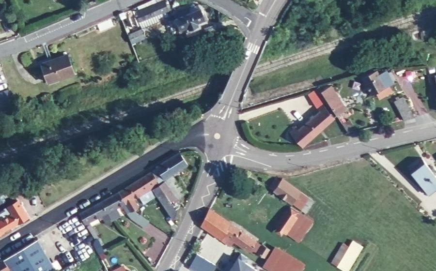 Vue aérienne du Rond-point anonyme n°1067947722