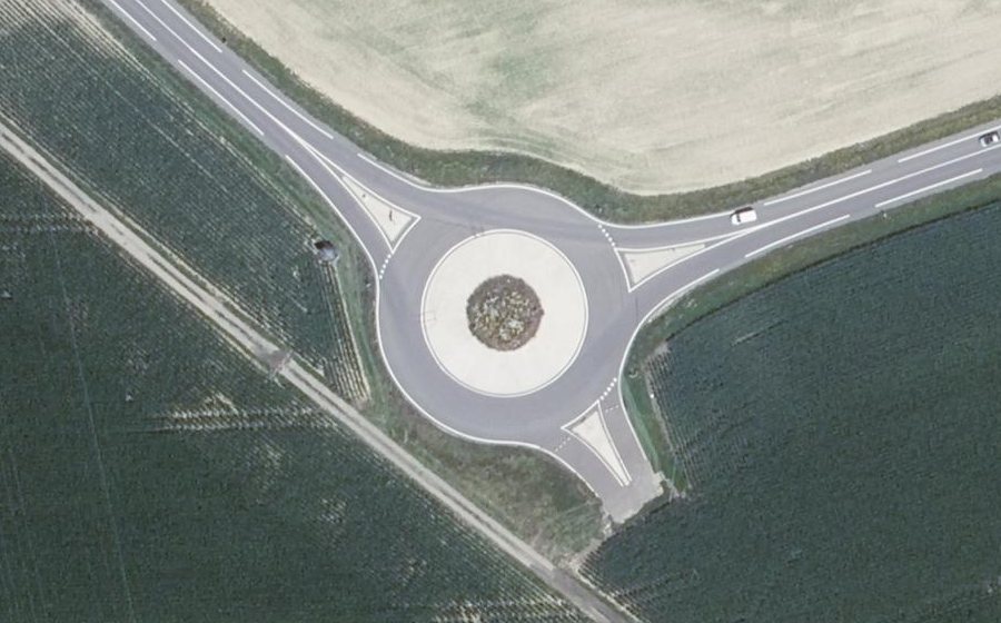 Vue aérienne du Rond-point anonyme n°1068193863