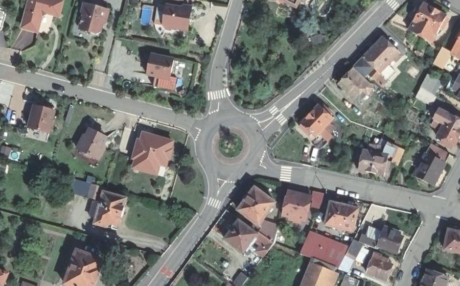Vue aérienne du Rond-point anonyme n°1068577881