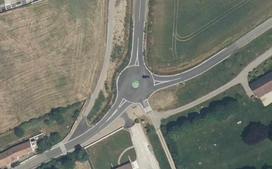 Vue aérienne du Rond-point anonyme n°1068598865