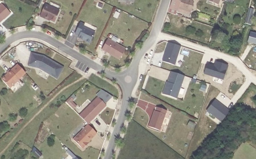 Vue aérienne du Rond-point anonyme n°1068889121