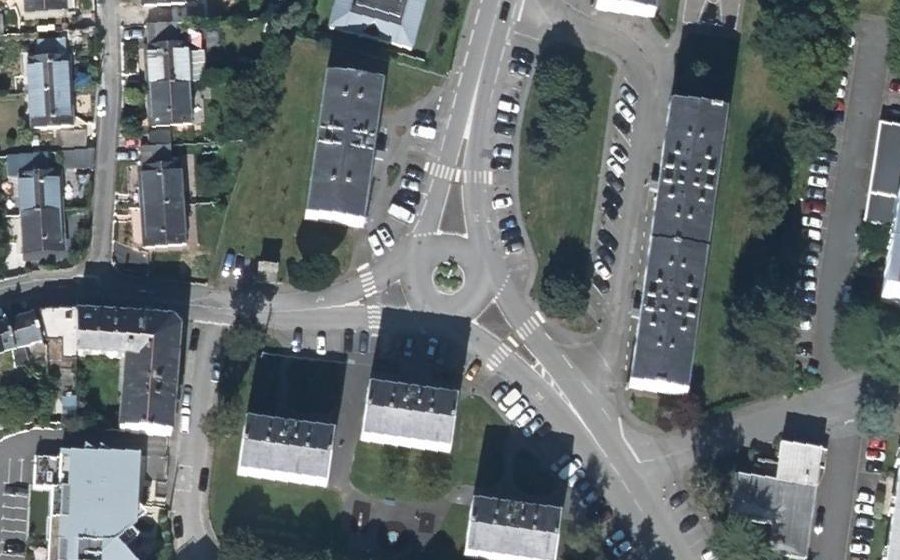 Vue aérienne du Rond-point anonyme n°106895695