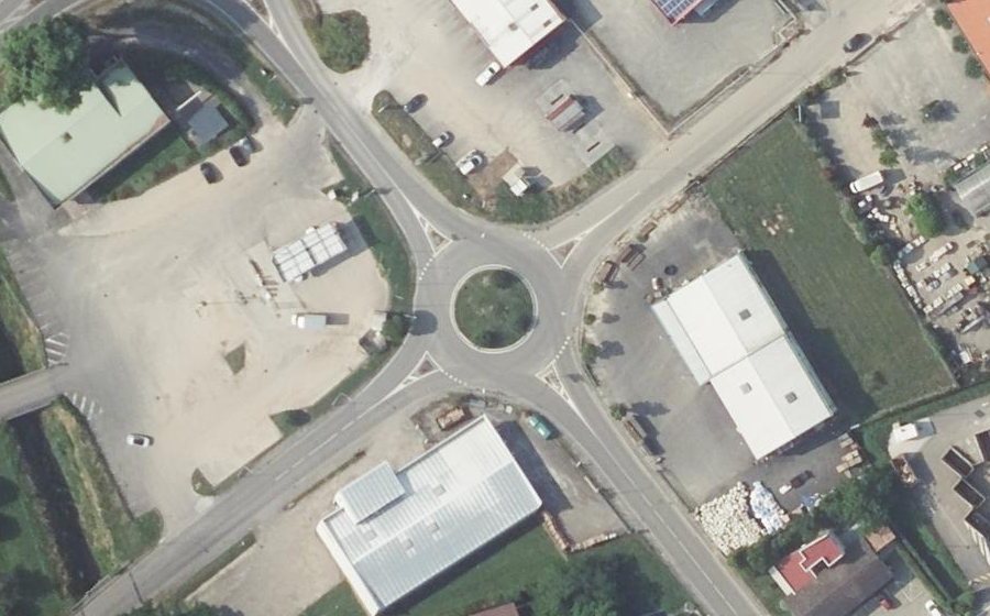Vue aérienne du Rond-point anonyme n°106940066