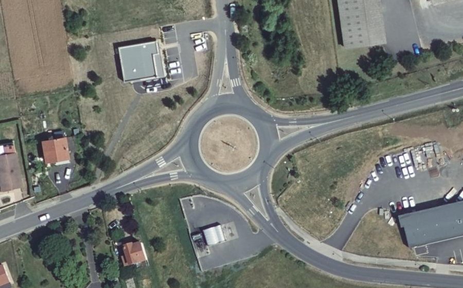 Vue aérienne du Rond-point anonyme n°106963019