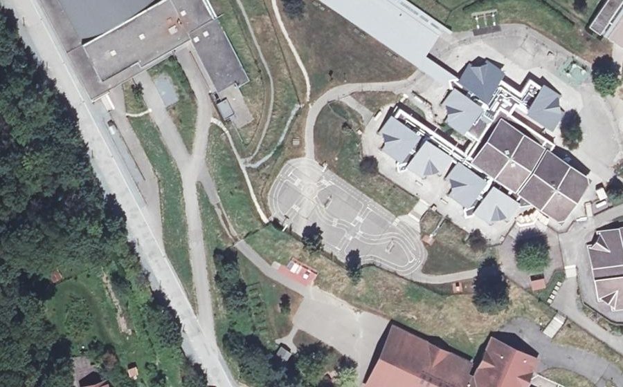 Vue aérienne du Rond-point anonyme n°1069695036
