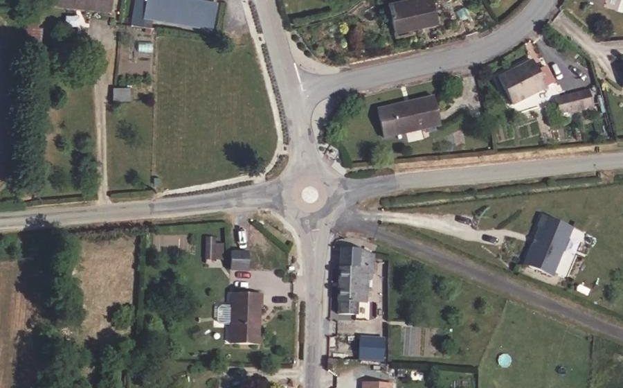 Vue aérienne du Rond-point anonyme n°1070332029