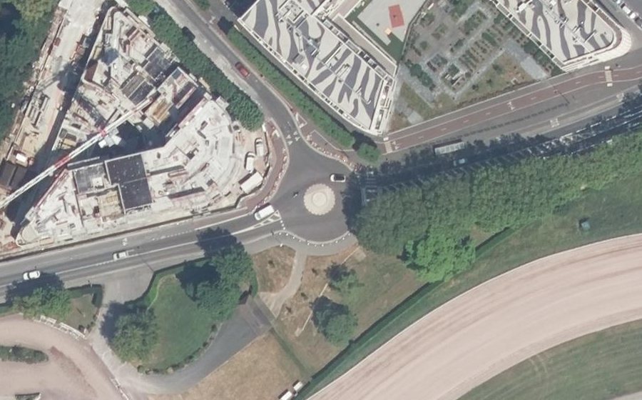 Vue aérienne du Rond-point anonyme n°1070374458