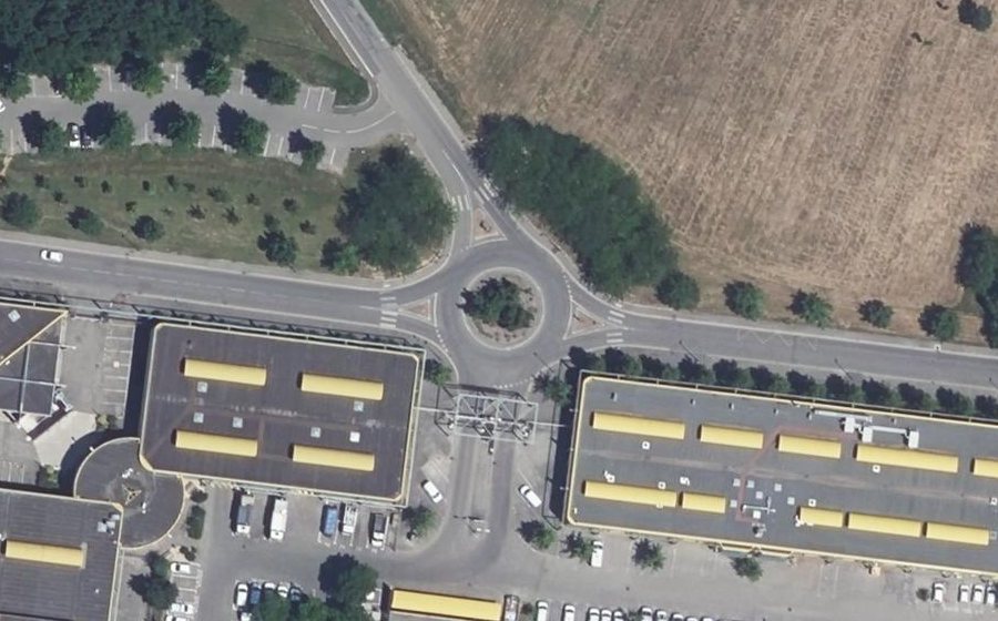 Vue aérienne du Rond-point anonyme n°107065900