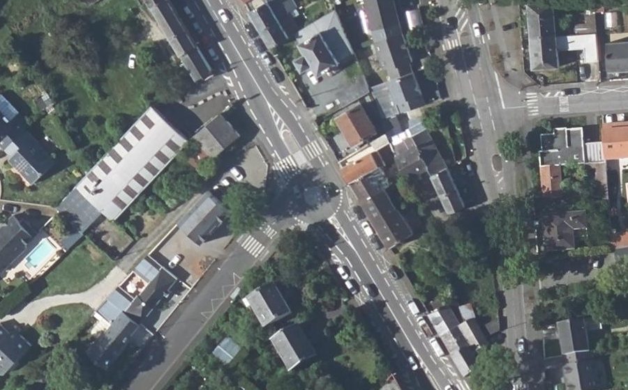 Vue aérienne du Rond-point anonyme n°1070682476