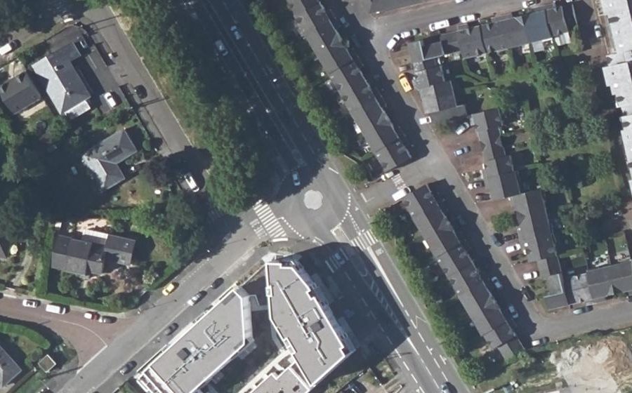 Vue aérienne du Rond-point anonyme n°1070682480