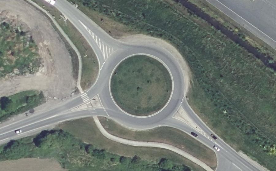 Vue aérienne du Rond-point anonyme n°107086179