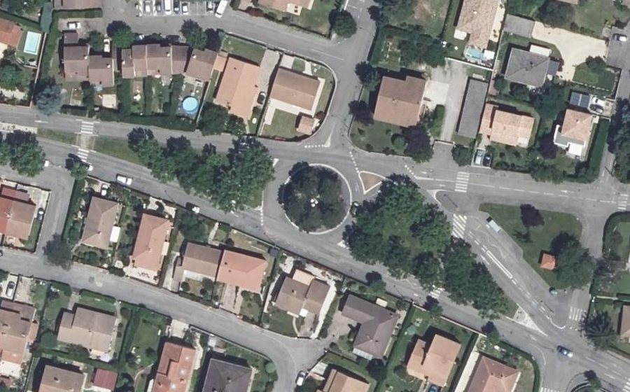 Vue aérienne du Rond-point anonyme n°107087364