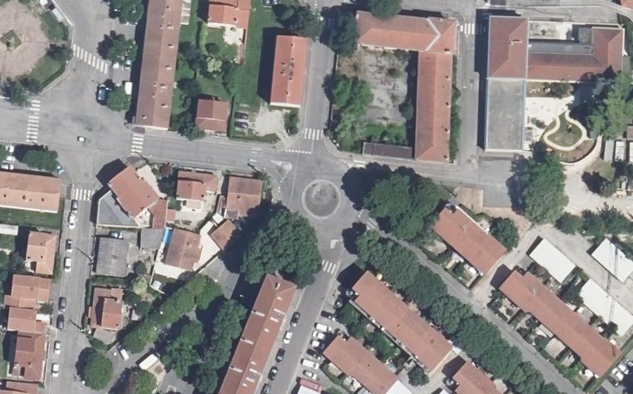 Vue aérienne du Rond-point anonyme n°107100806