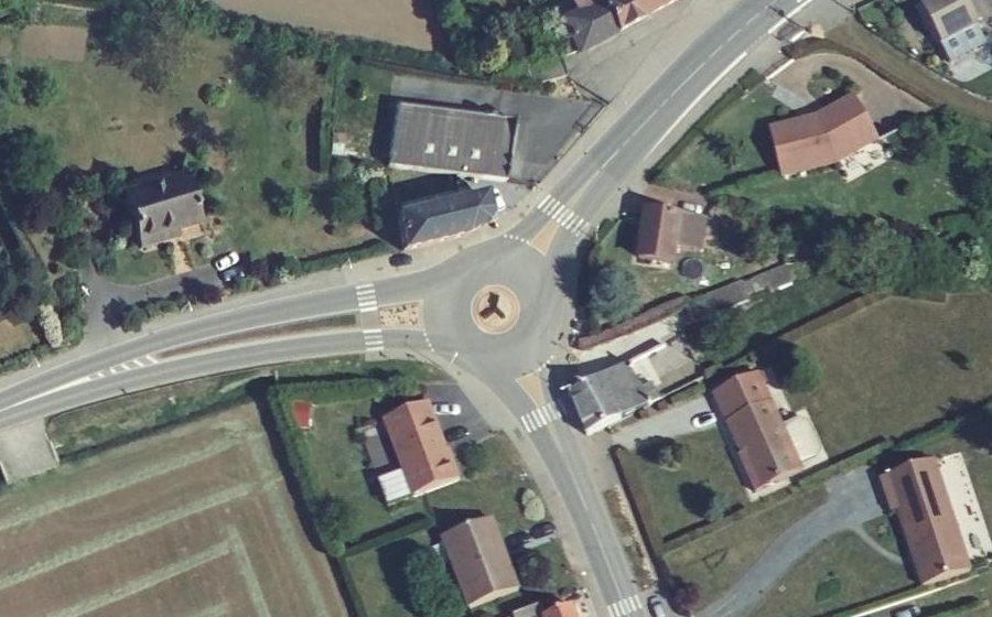 Vue aérienne du Rond-point anonyme n°1071249180