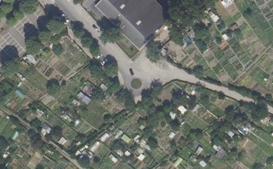 Vue aérienne du Rond-point anonyme n°1071343519