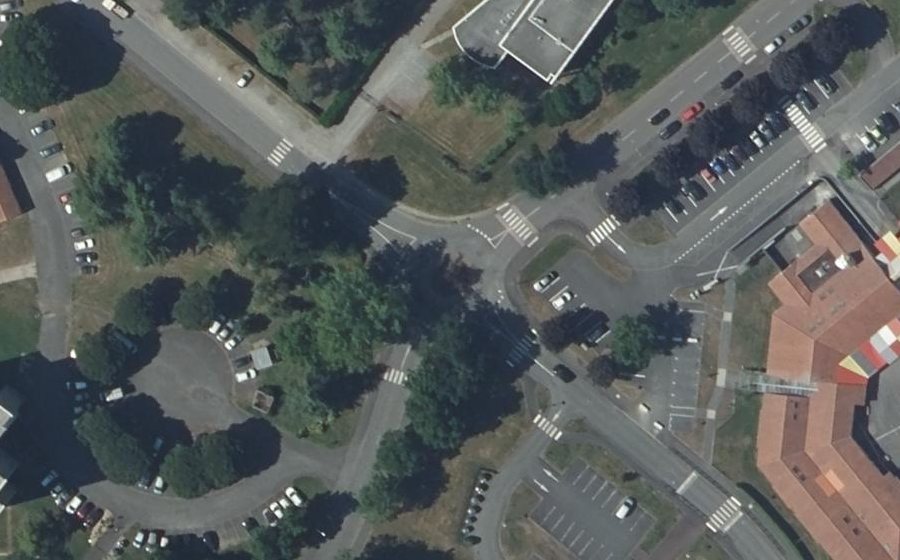 Vue aérienne du Rond-point anonyme n°1071372708