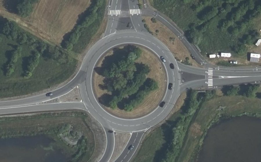 Vue aérienne du Rond-point anonyme n°107159596