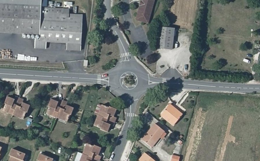 Vue aérienne du Rond-point anonyme n°107161100