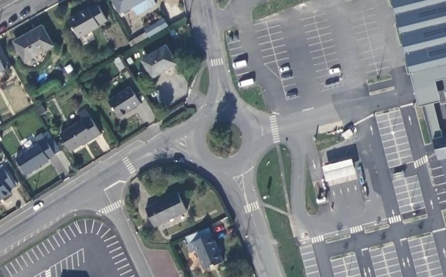 Vue aérienne du Rond-point anonyme n°107167213