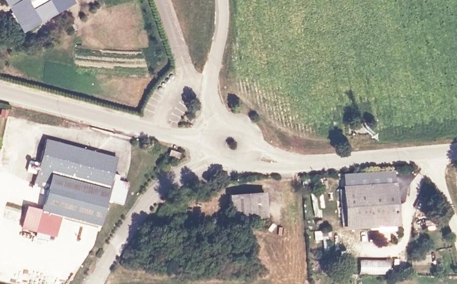 Vue aérienne du Rond-point anonyme n°107216275