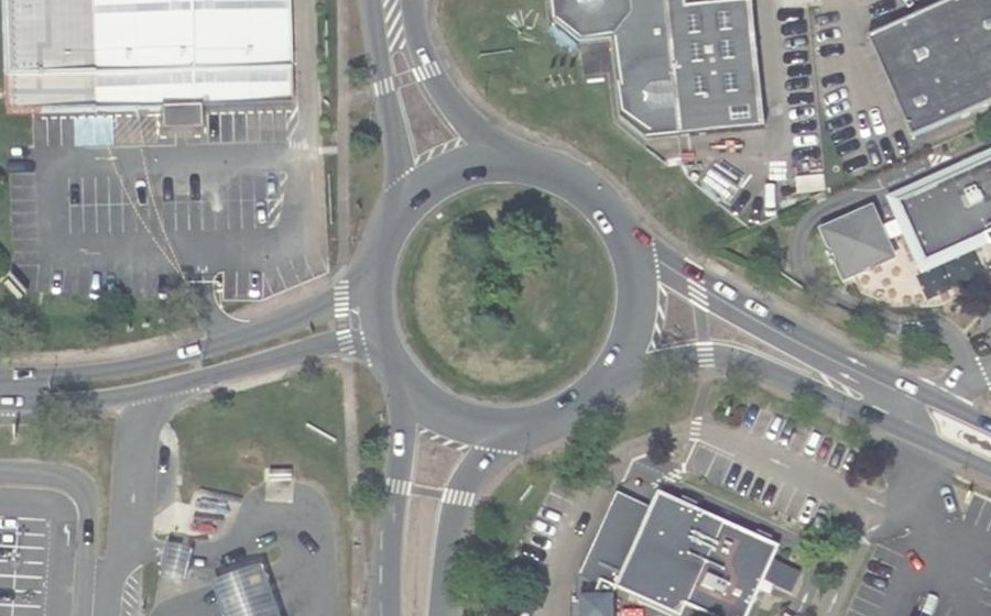 Vue aérienne du Rond-point anonyme n°107235002