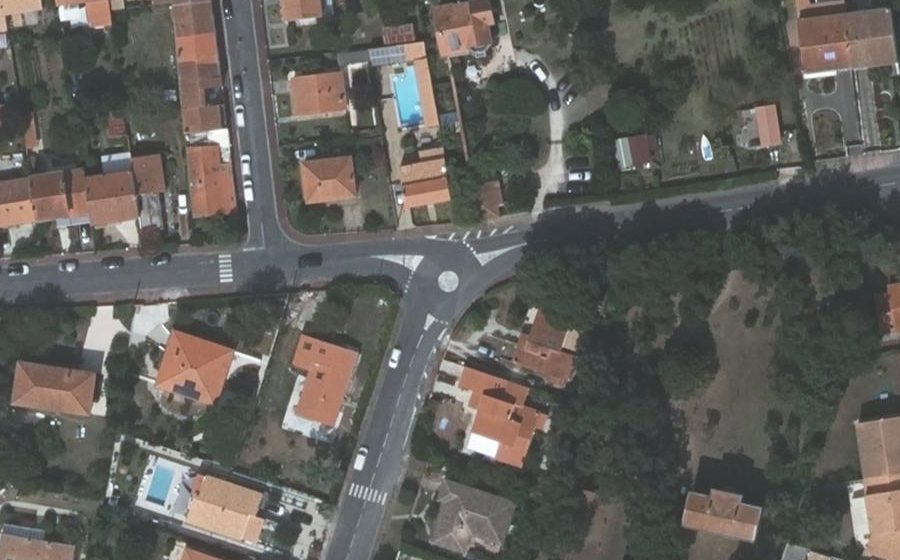 Vue aérienne du Rond-point anonyme n°1072462930