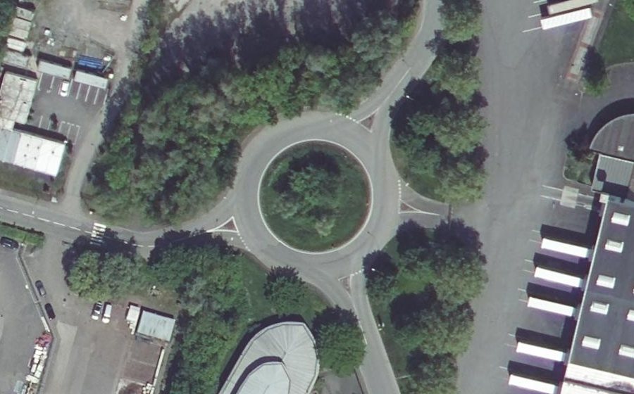Vue aérienne du Rond-point anonyme n°107248293