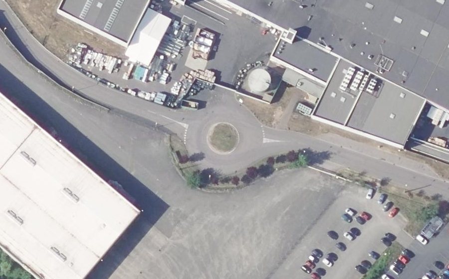 Vue aérienne du Rond-point anonyme n°107283312