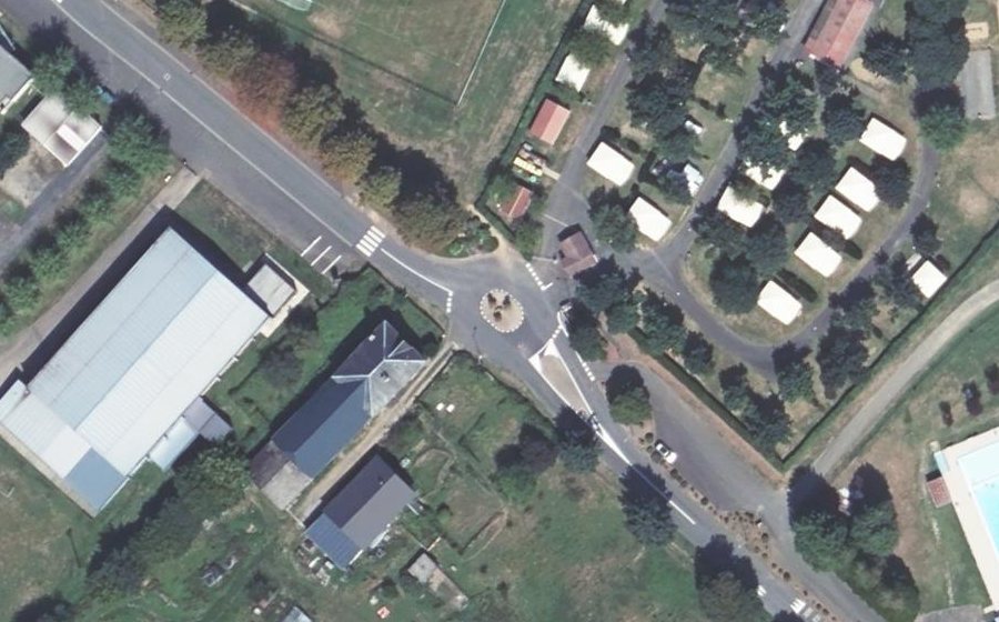 Vue aérienne du Rond-point anonyme n°1073011420