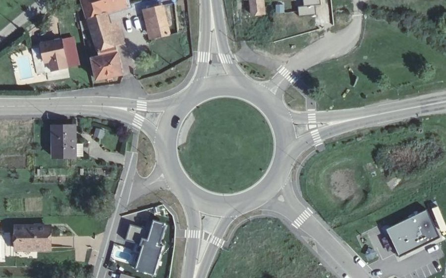 Vue aérienne du Rond-point anonyme n°107303035
