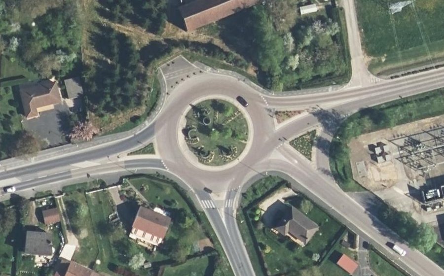 Vue aérienne du Rond-point anonyme n°10737624