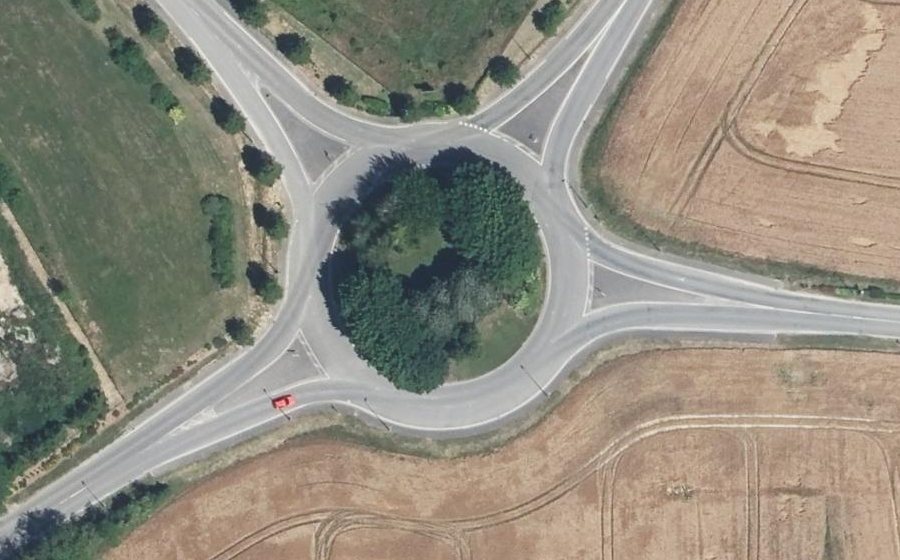 Vue aérienne du Rond-point anonyme n°107376936