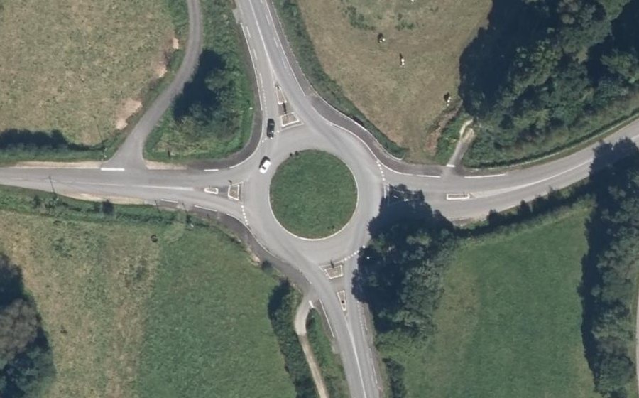 Vue aérienne du Rond-point anonyme n°107414669