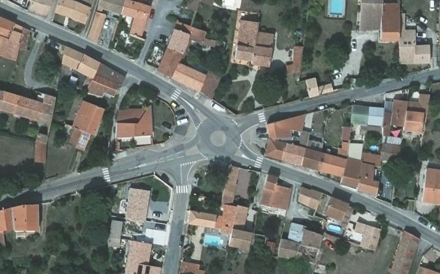 Vue aérienne du Rond-point anonyme n°107422869