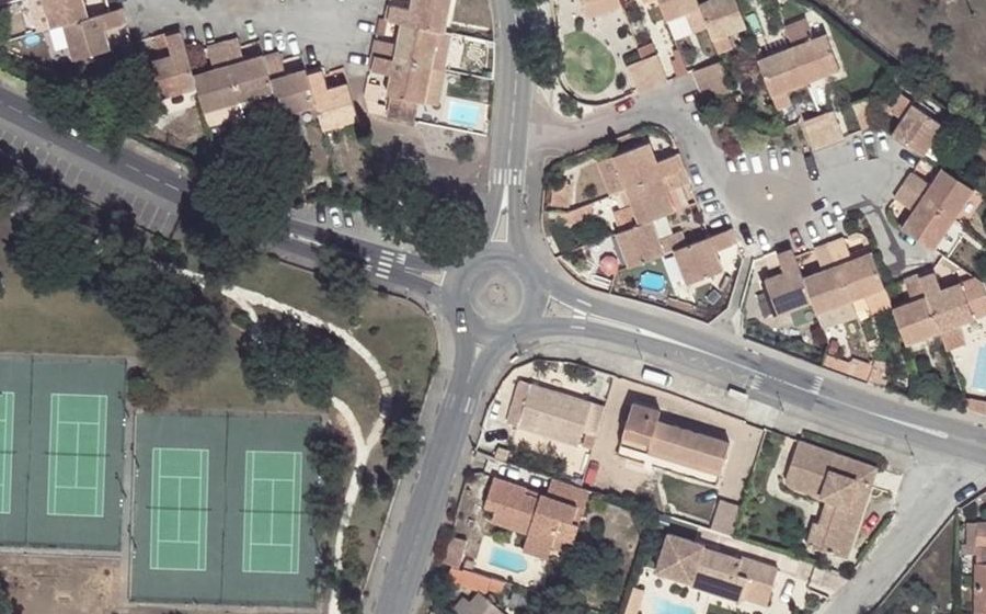 Vue aérienne du Rond-point anonyme n°107433837